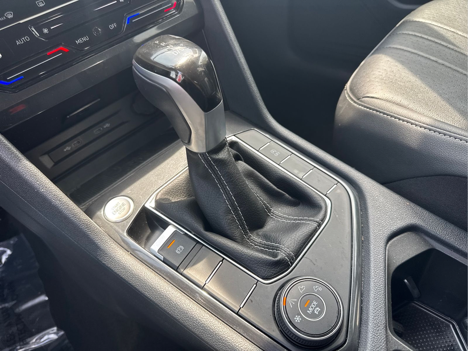 Used 2024 Volkswagen Tiguan SE AWD/4WD image 19