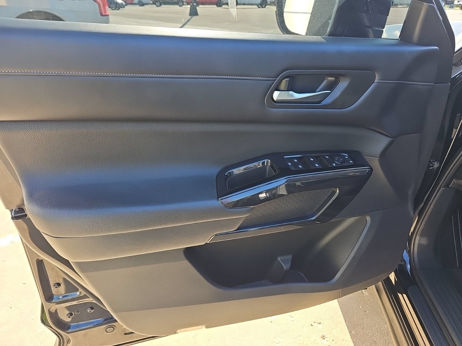 Used 2022 Nissan Pathfinder SV AWD/4WD image 11
