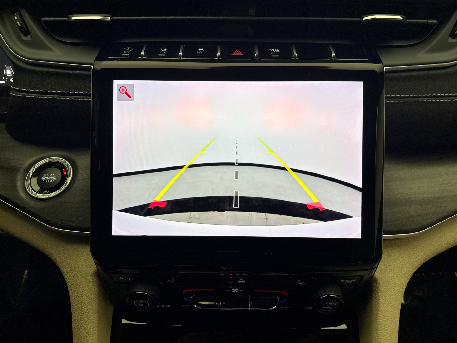 Used 2023 Jeep Grand Cherokee Limited image 16