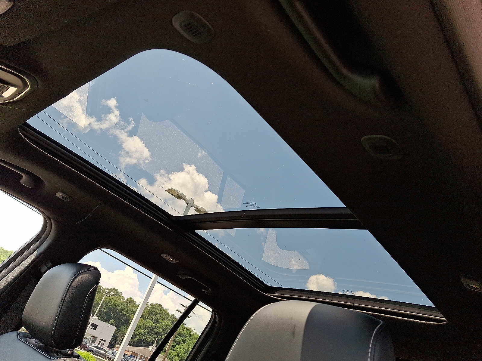 New 2025 Jeep Grand Cherokee Limited w/ Trailer Tow Package image 10