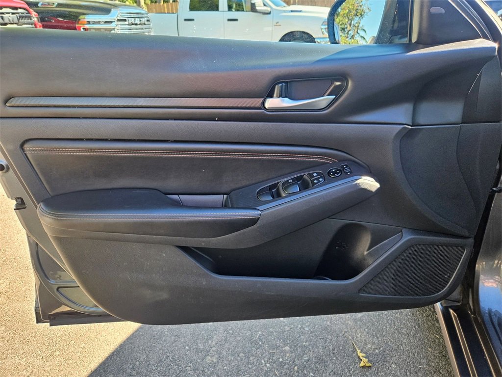 Used 2021 Nissan Altima 2.5 SR w/ SR Premium Package image 10