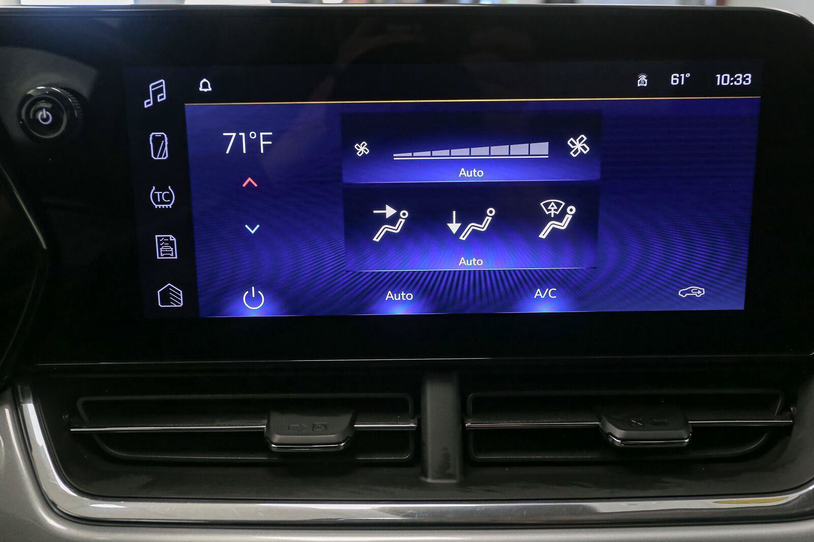 Used 2025 Chevrolet Trax LT FWD image 24