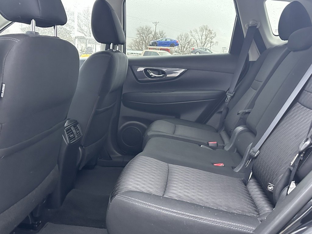 Used 2018 Nissan Rogue SV w/ Premium Package image 11