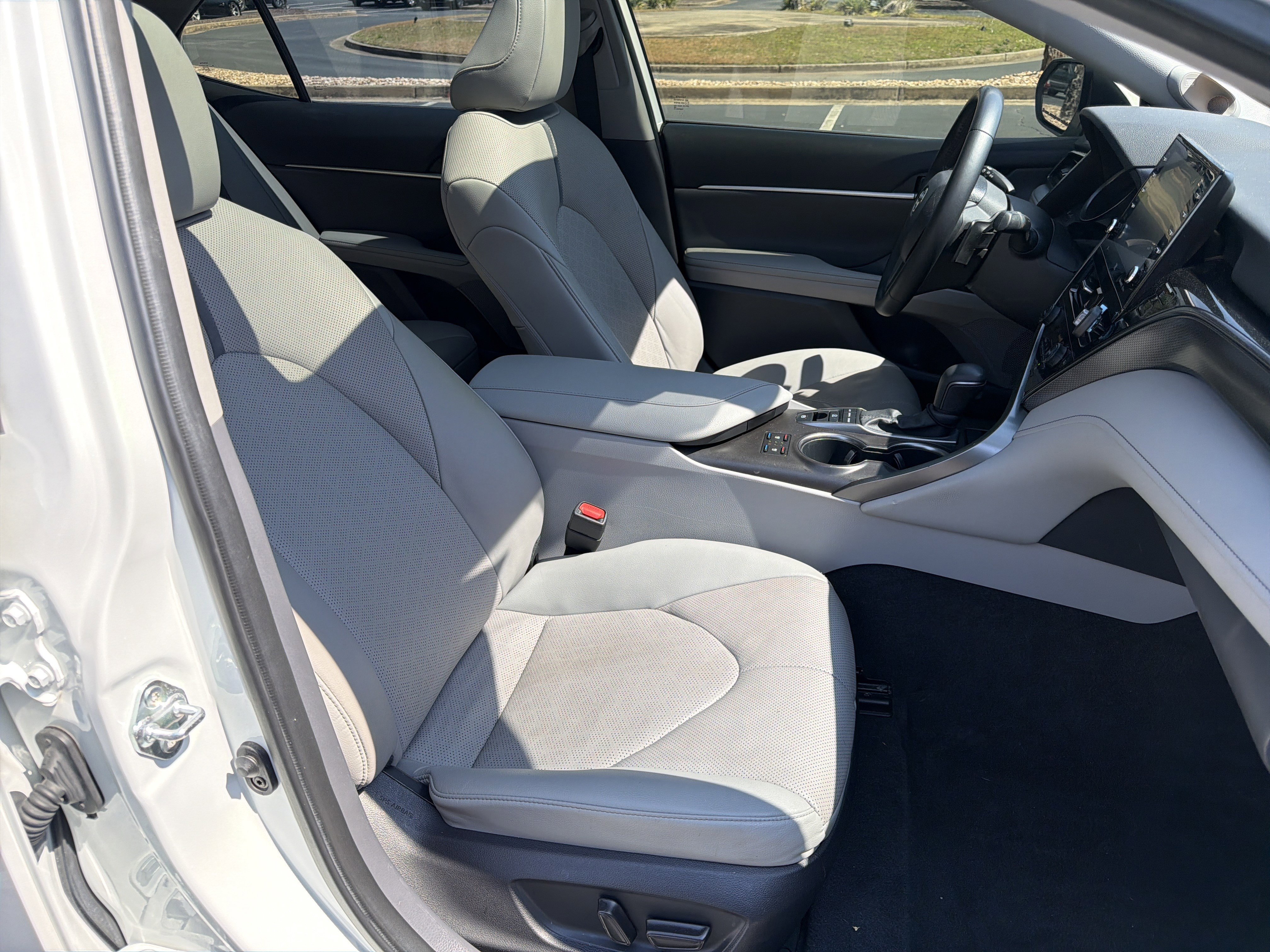 Used 2022 Toyota Camry XSE w/ Navigation Package image 13