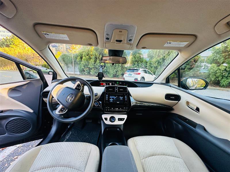 Used 2018 Toyota Prius Two image 33