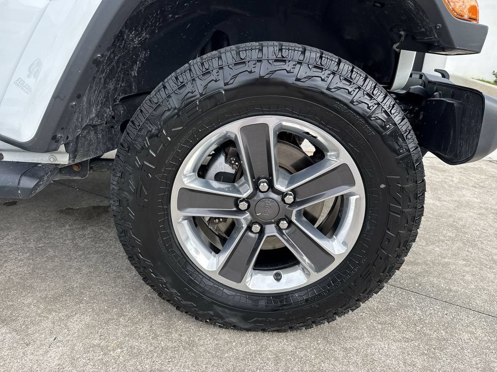 Used 2019 Jeep Wrangler Unlimited Sahara w/ Dual Top Group AWD/4WD image 59