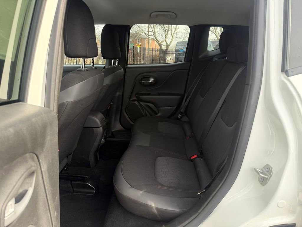 Used 2023 Jeep Renegade Trailhawk image 17