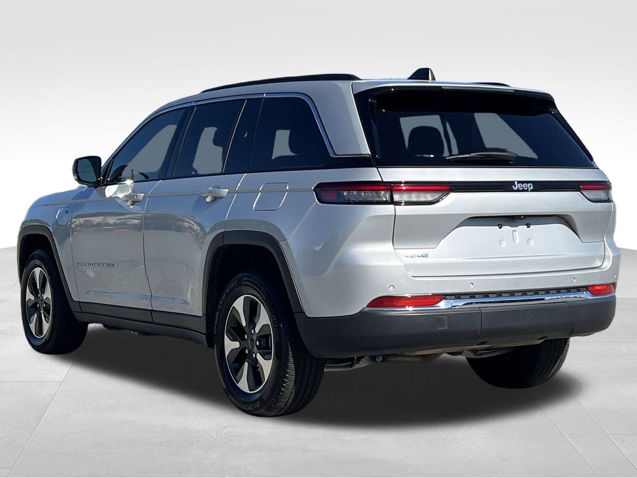 Used 2024 Jeep Grand Cherokee Limited 4xe image 32