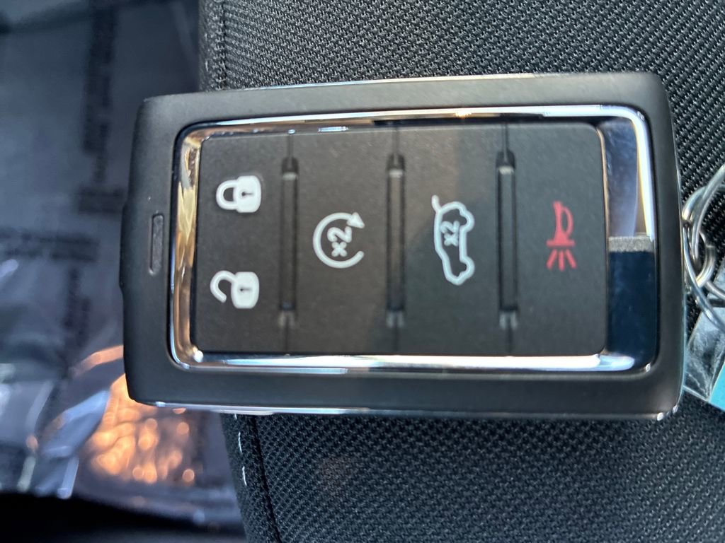 New 2025 Jeep Grand Cherokee image 28