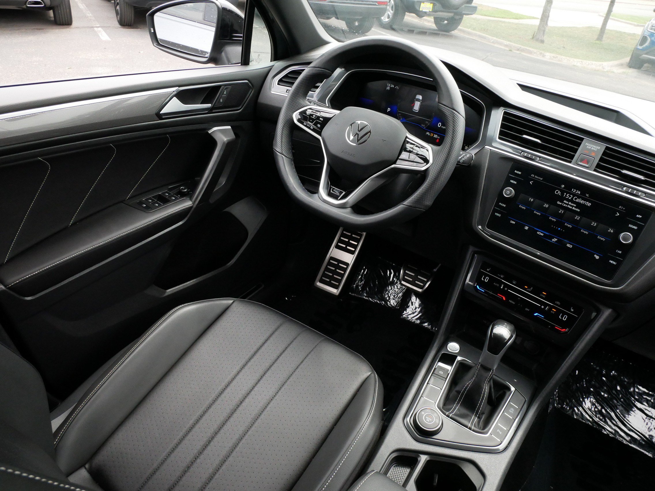 Certified 2023 Volkswagen Tiguan SE R-Line AWD/4WD image 9