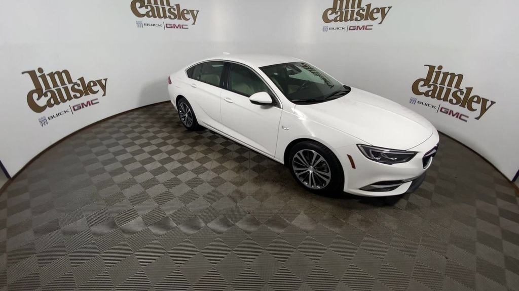 Certified 2018 Buick Regal Essence w/ Driver Confidence Package #1 AWD/4WD image 2