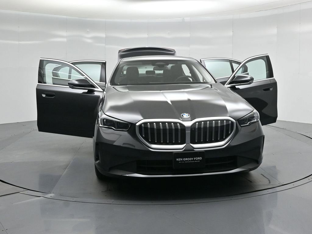 Used 2025 BMW 530i image 28