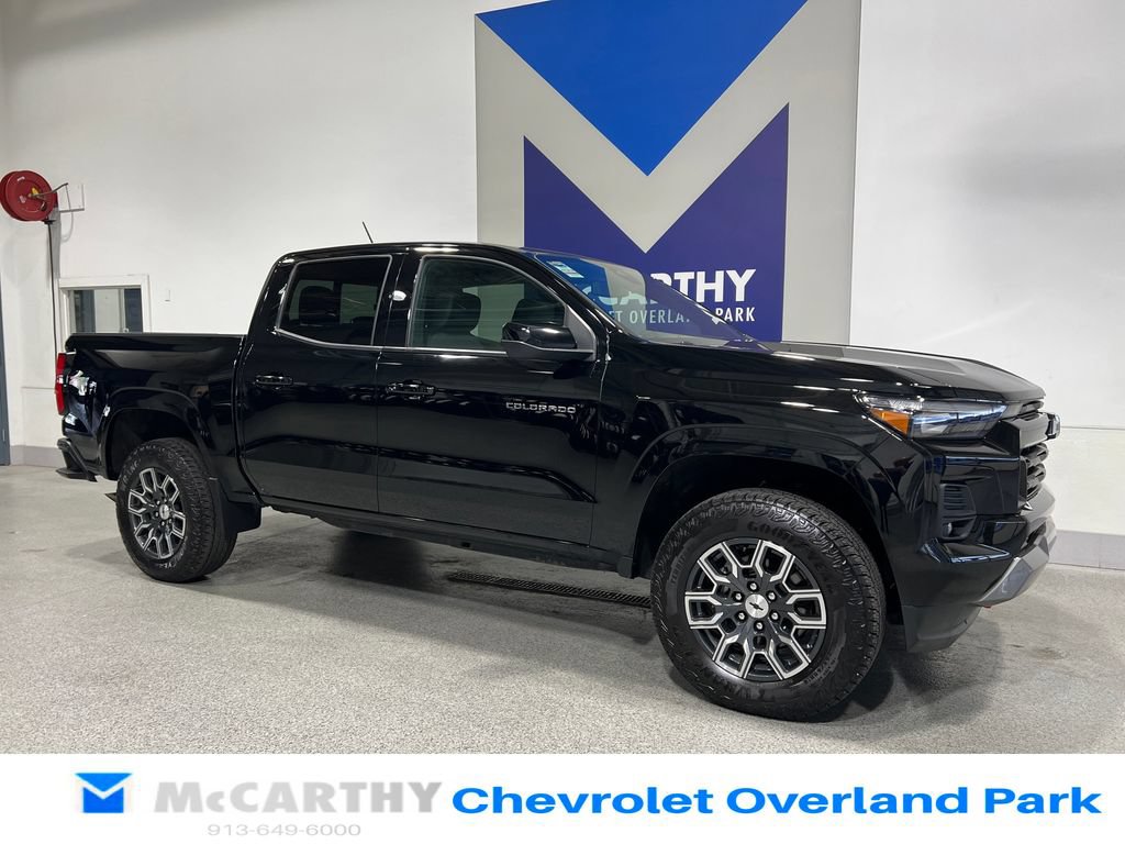 Used 2023 Chevrolet Colorado Z71 w/ Z71 Convenience Package 2 AWD/4WD image 3