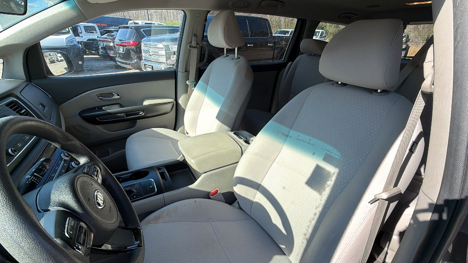 Used 2017 Kia Sedona LX image 17