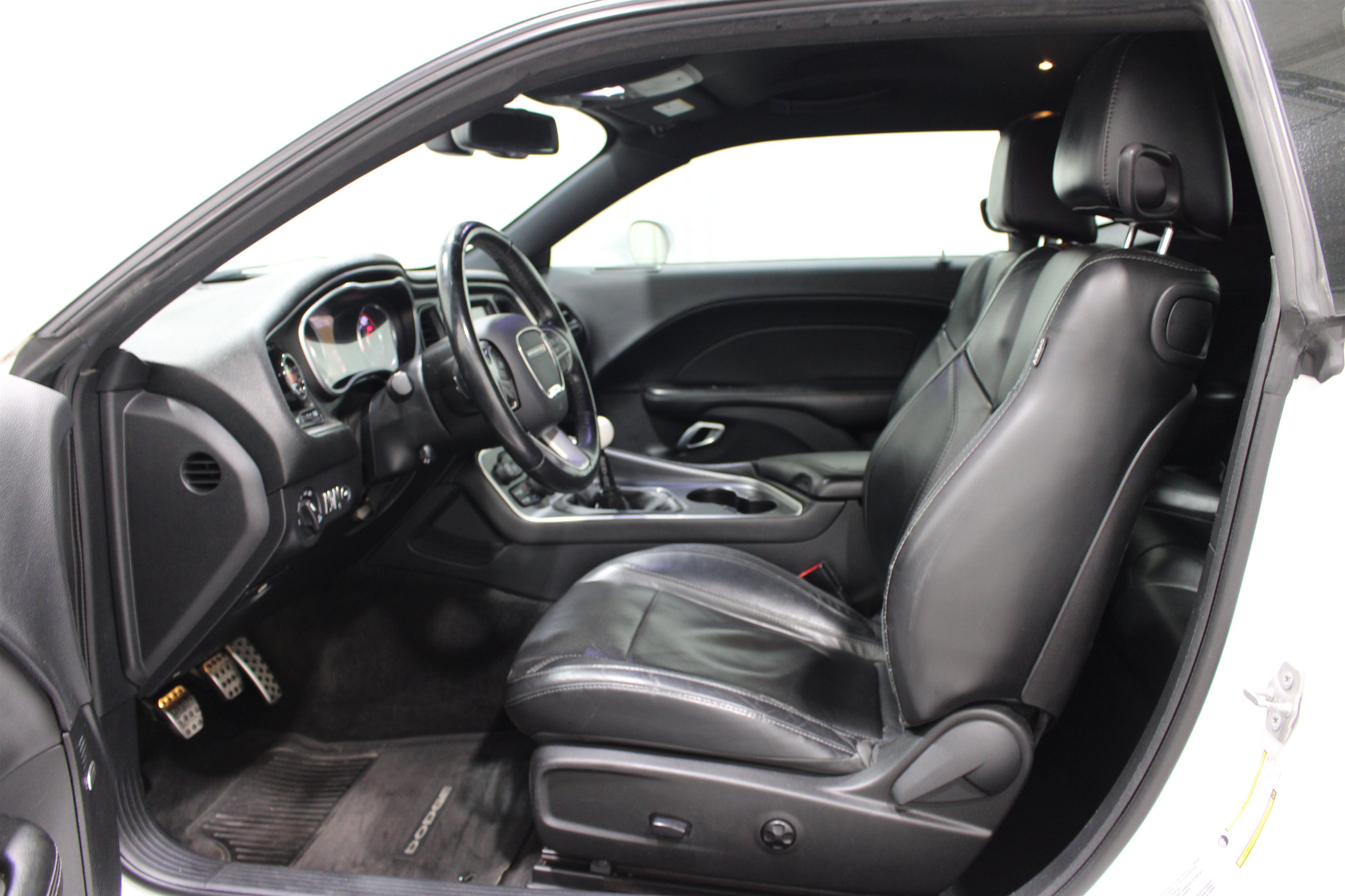 Used 2015 Dodge Challenger R/T Plus RWD image 3