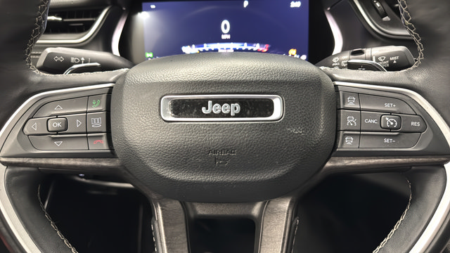 Used 2022 Jeep Grand Cherokee Limited AWD/4WD image 16