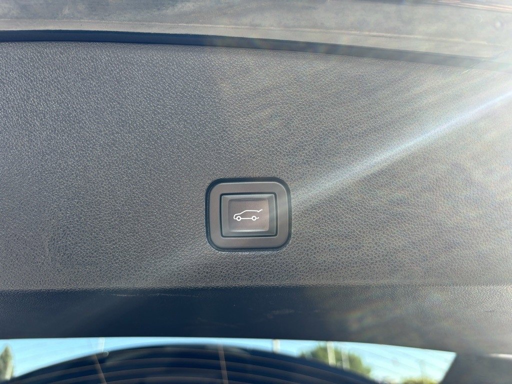 Used 2024 Cadillac XT6 Premium Luxury image 34