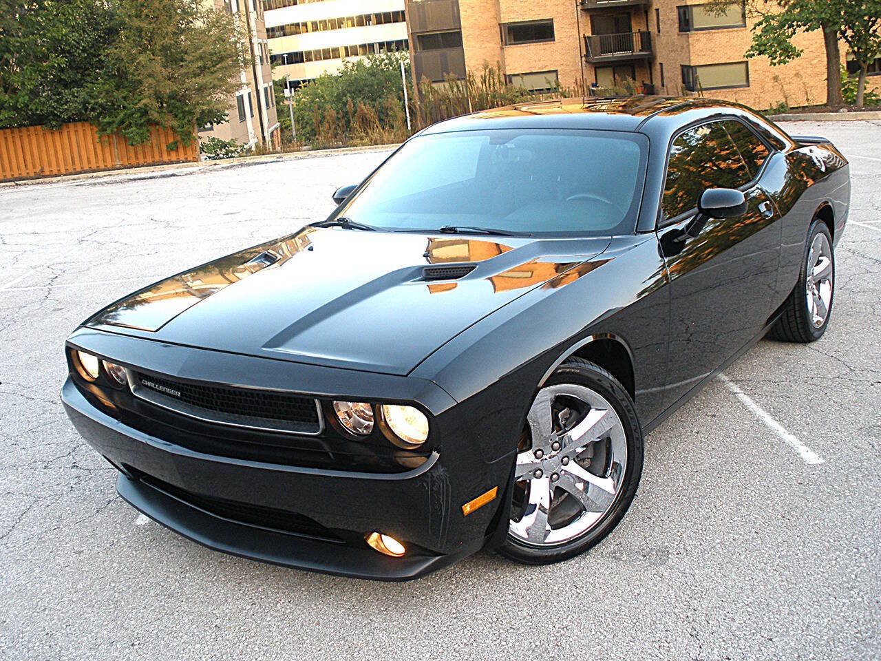 Used 2012 Dodge Challenger SXT Plus RWD image 1