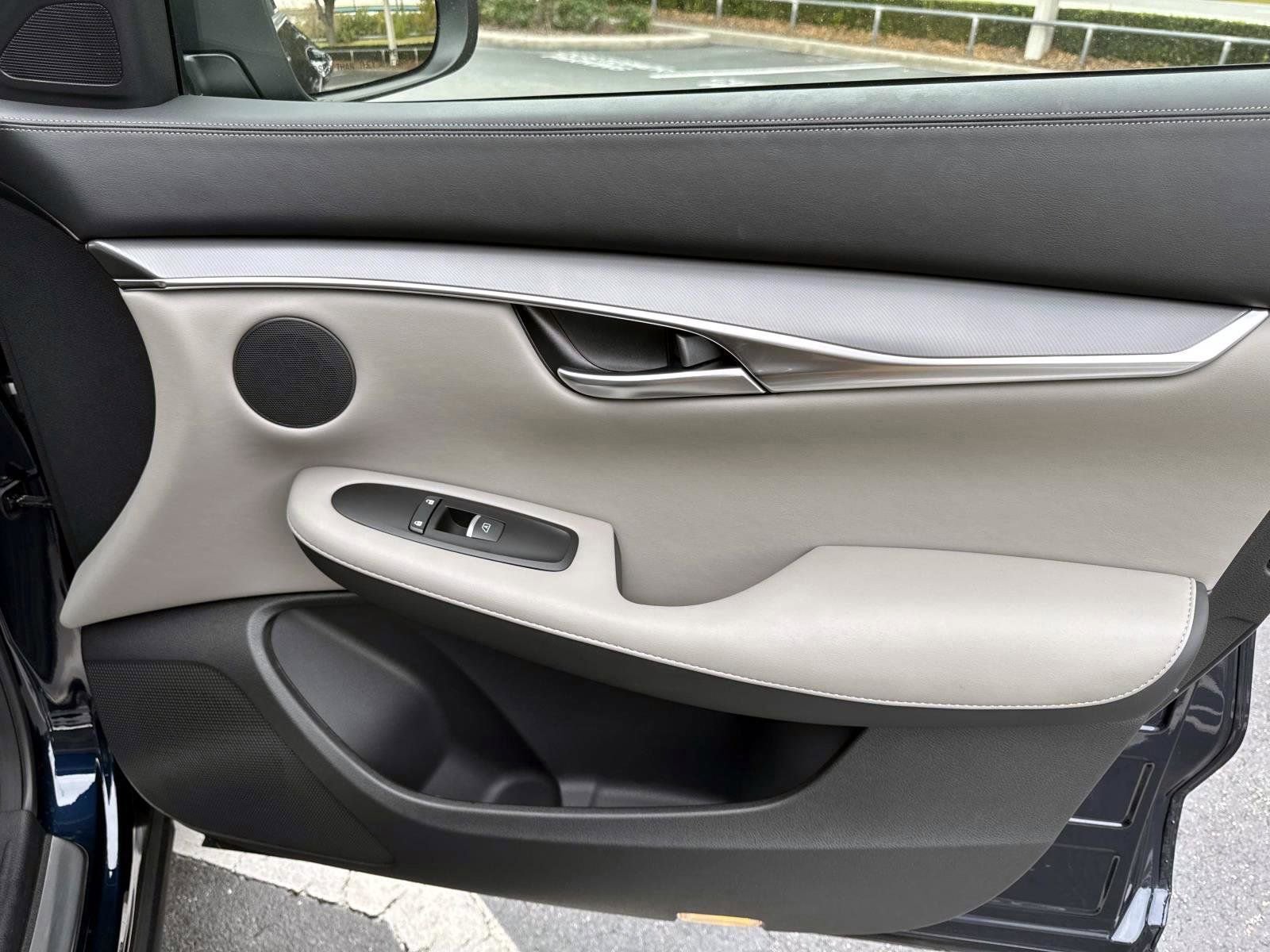 Certified 2025 INFINITI QX50 Luxe w/ Accent Package image 13