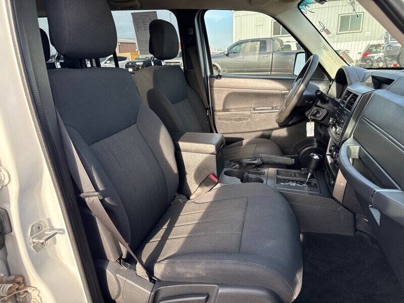 Used 2011 Jeep Liberty Sport AWD/4WD image 16