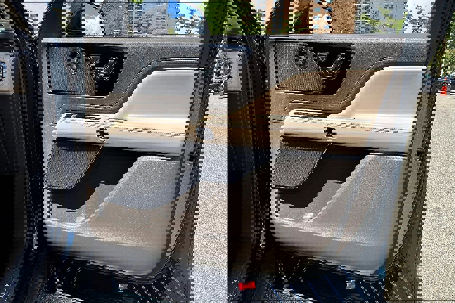 Used 2023 Lincoln Aviator Reserve w/ Equipment Group 201A image 19