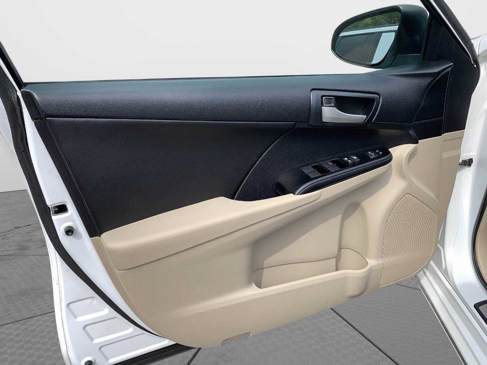 Used 2014 Toyota Camry LE FWD image 11