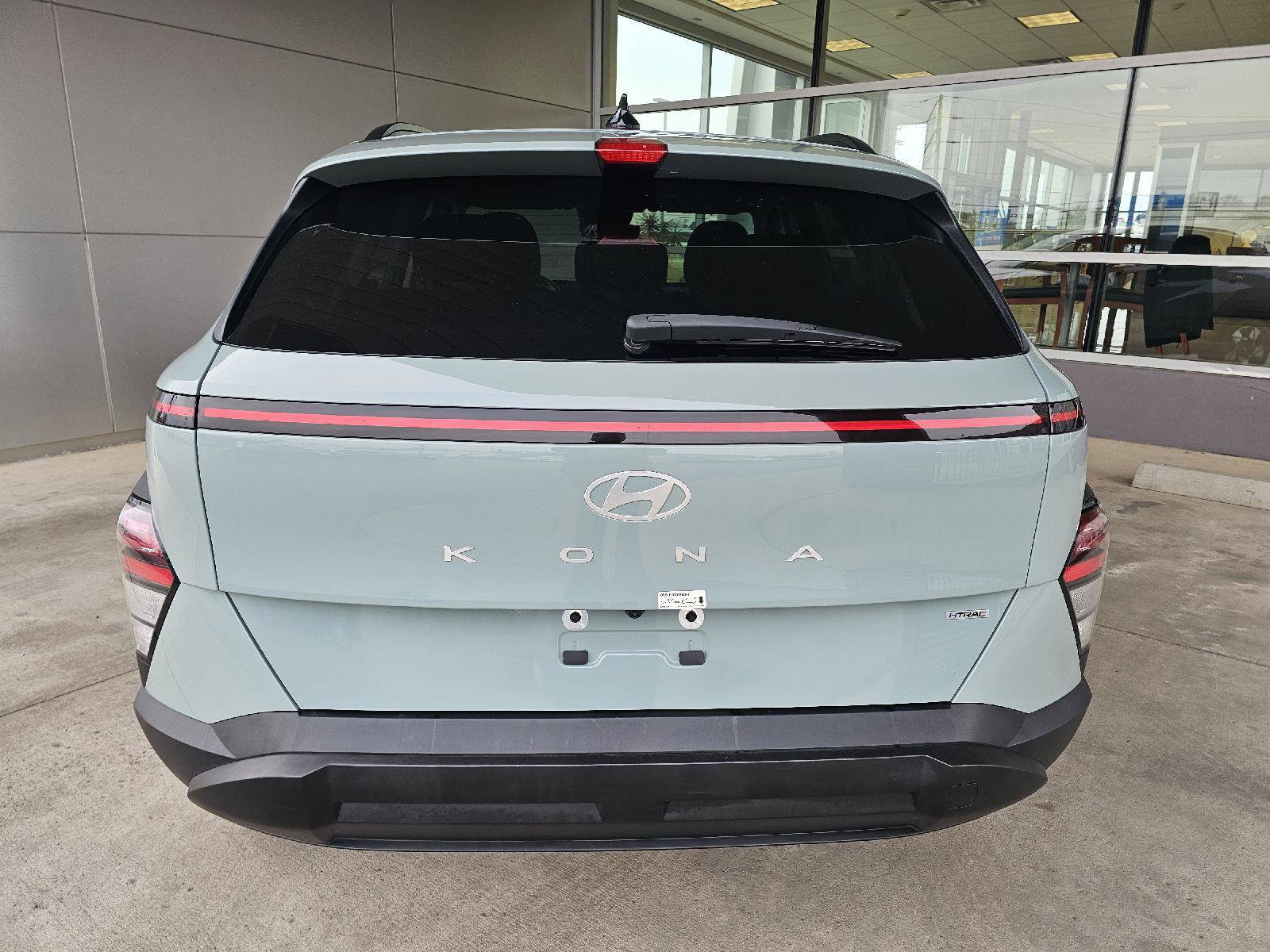 Used 2024 Hyundai Kona SEL AWD/4WD image 4