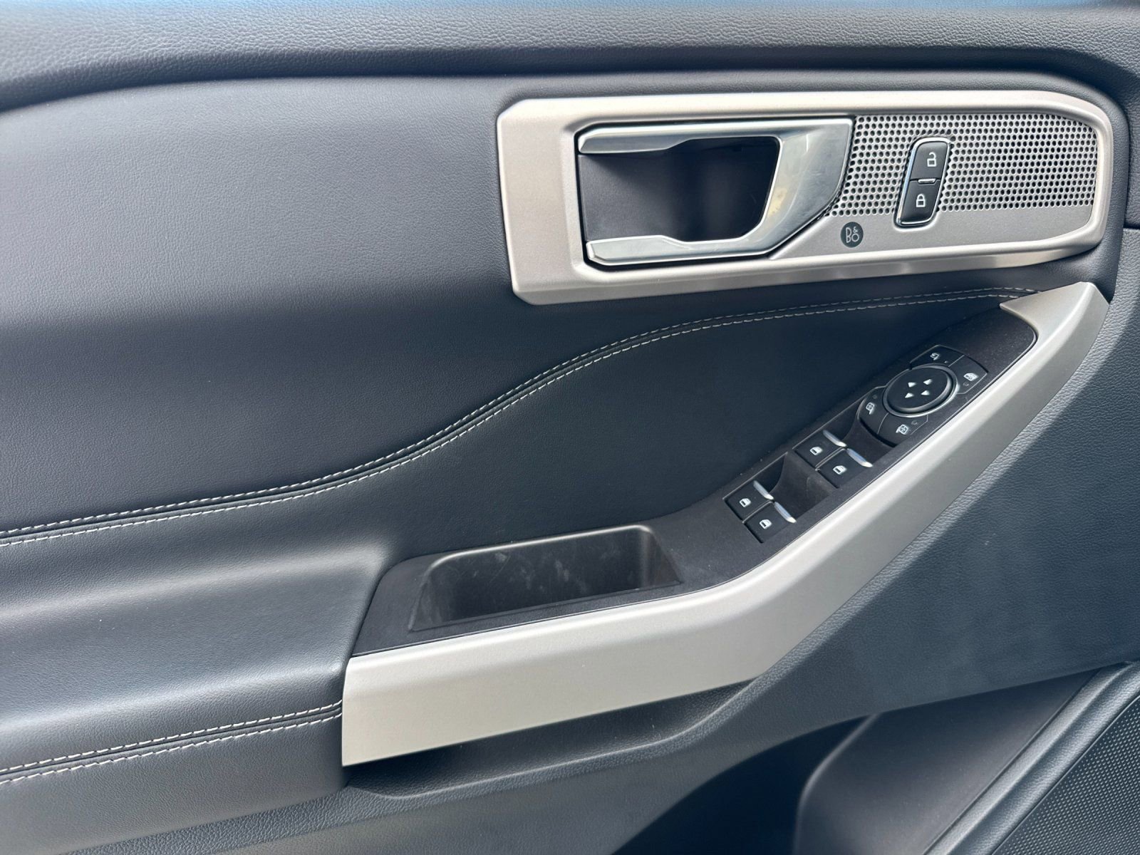 Used 2024 Ford Explorer XLT w/ Equipment Group 202A image 12