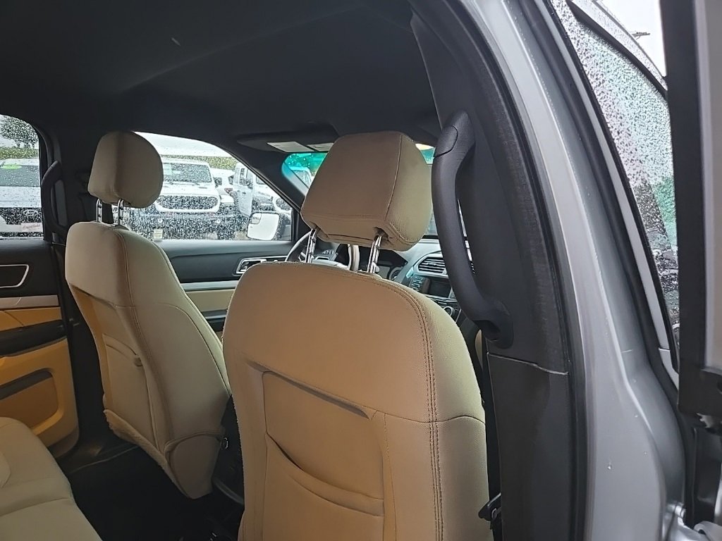 Used 2017 Ford Explorer XLT image 77