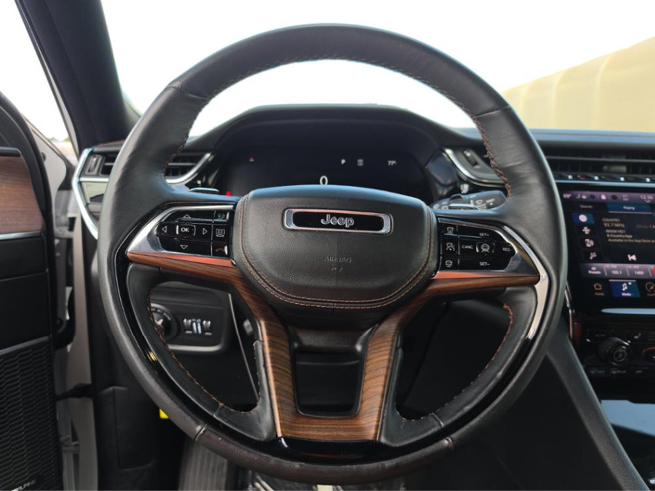 Used 2024 Jeep Grand Cherokee Summit AWD/4WD image 15