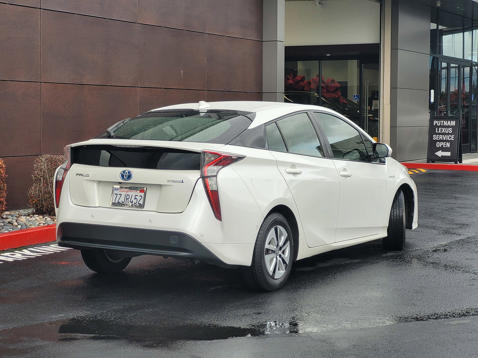 Used 2017 Toyota Prius Two image 4