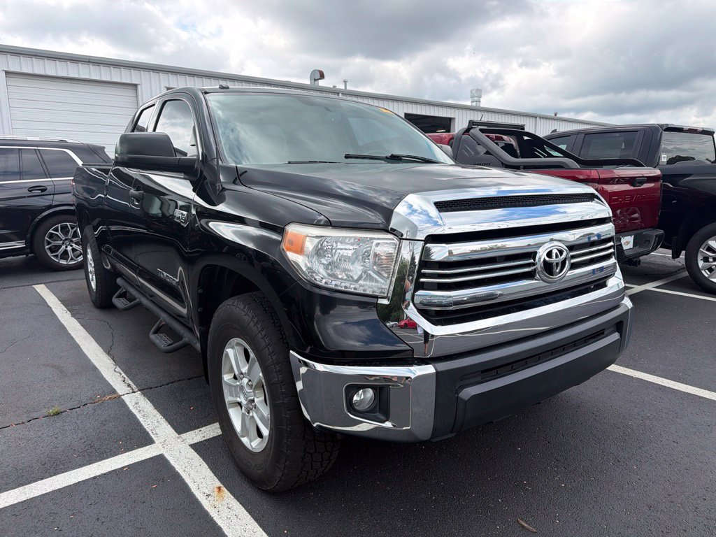 Used 2017 Toyota Tundra SR5 w/ SR5 Upgrade Package AWD/4WD image 4