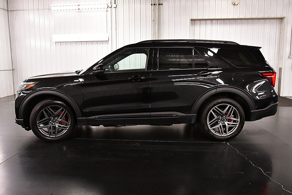 Used 2025 Ford Explorer ST-Line w/ ST-Line Street Pack AWD/4WD image 4