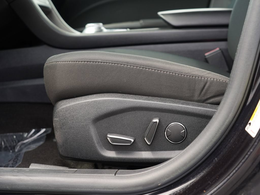 Used 2020 Ford Fusion SE FWD image 15