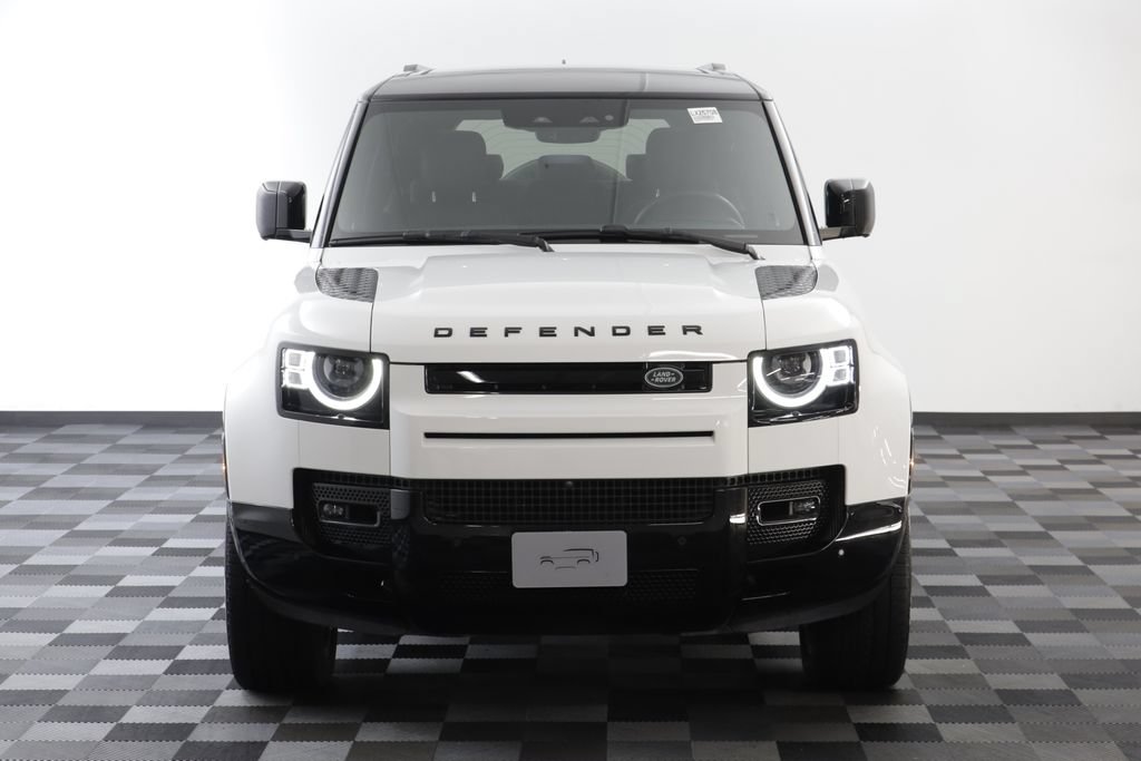 Certified 2025 Land Rover Defender 90 X-Dynamic SE AWD/4WD image 23