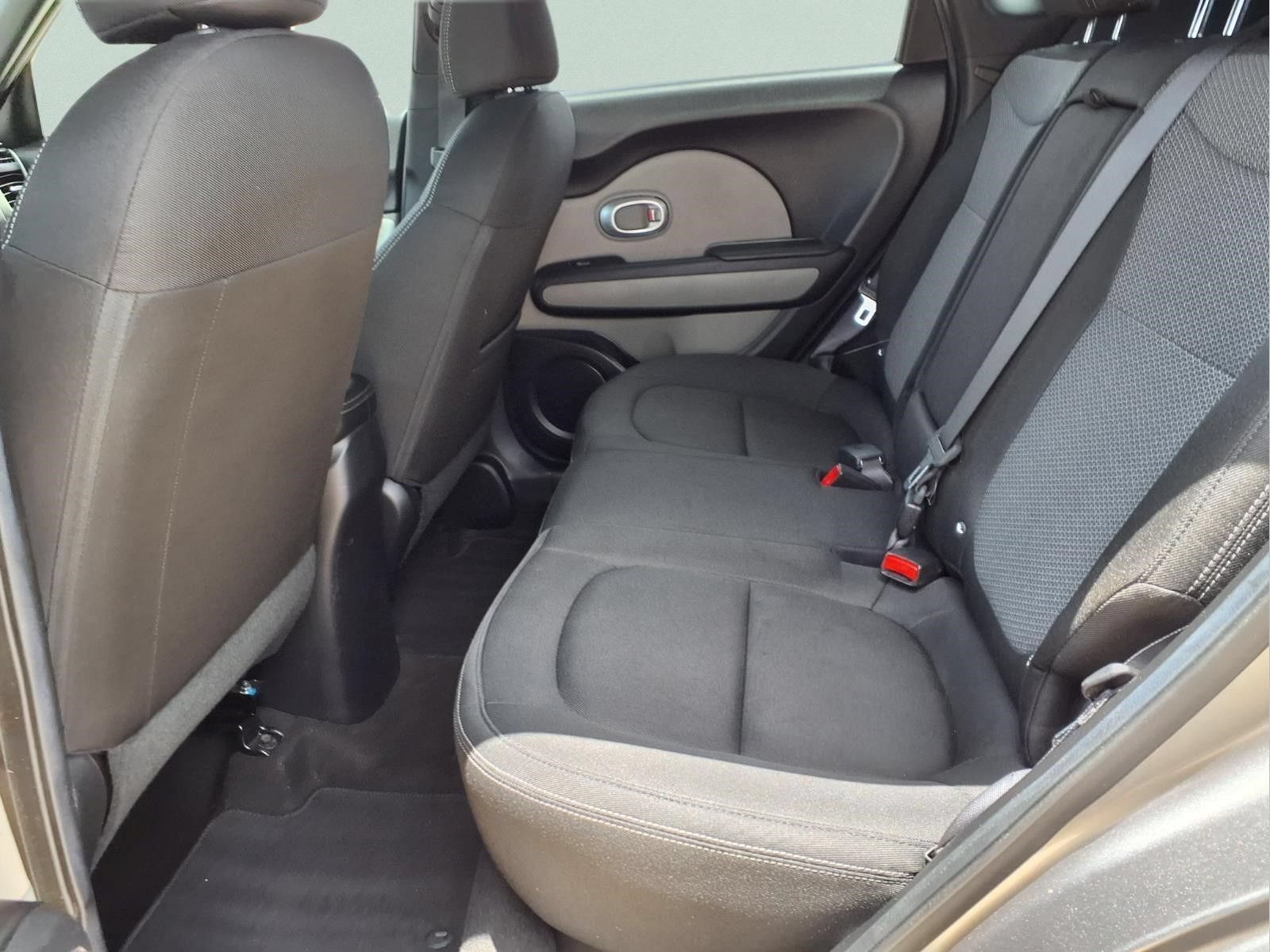 Used 2017 Kia Soul + FWD image 11