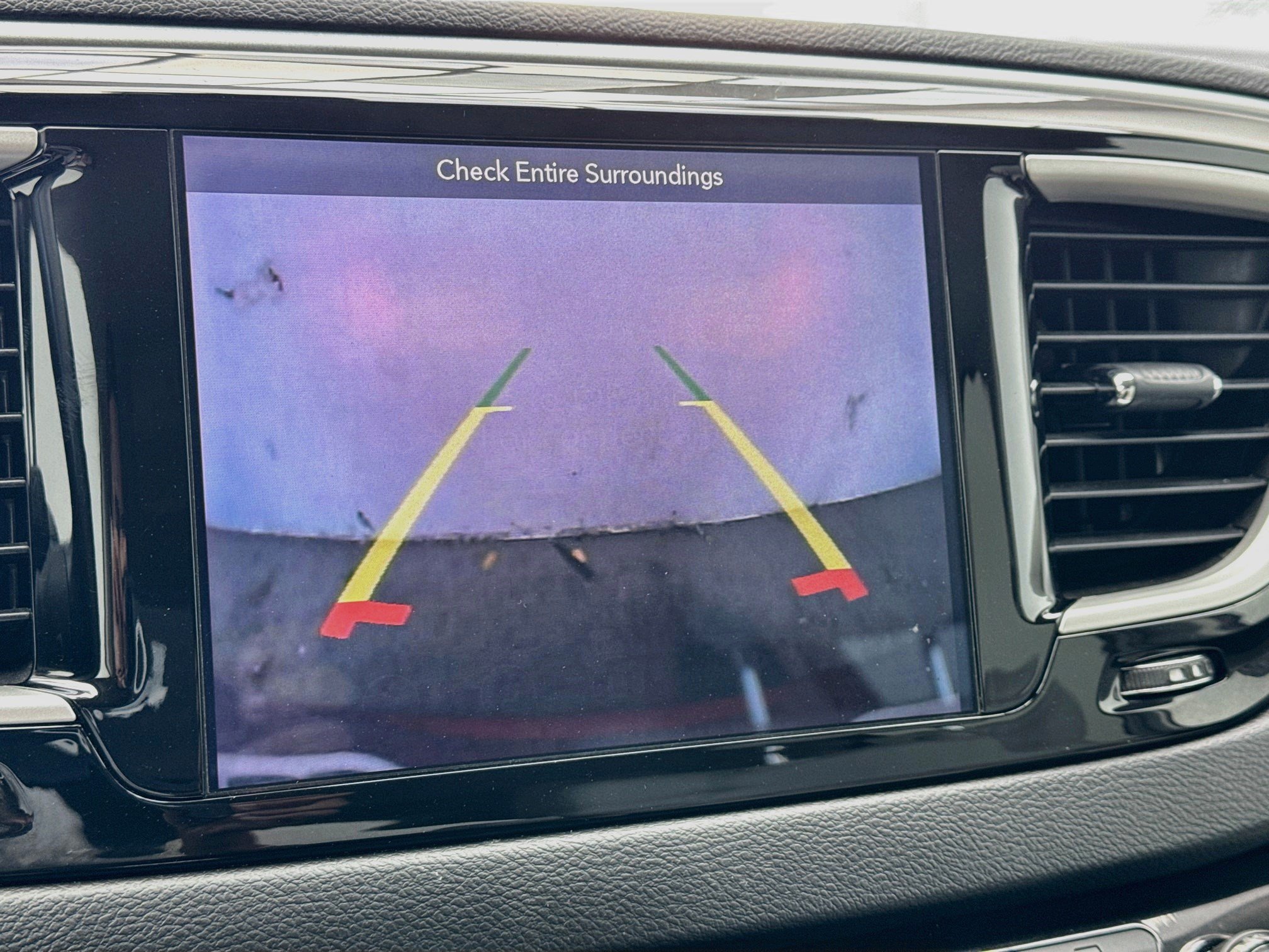 Used 2018 Chrysler Pacifica Touring-L FWD image 10