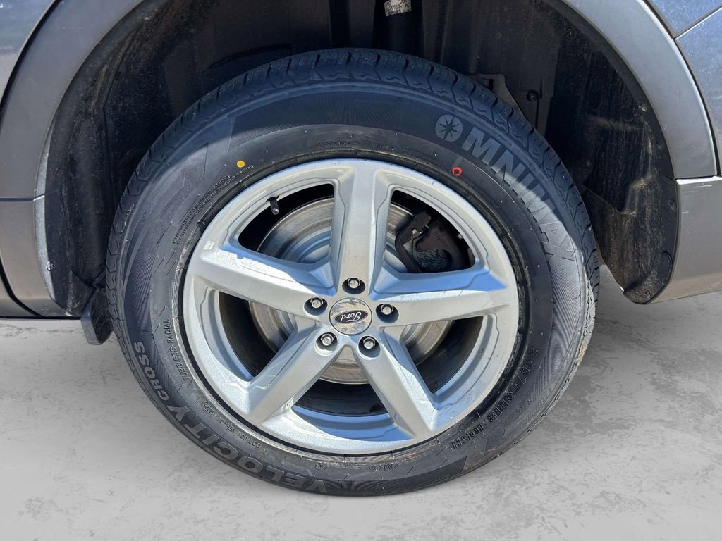 Used 2017 Ford Explorer XLT AWD/4WD image 29