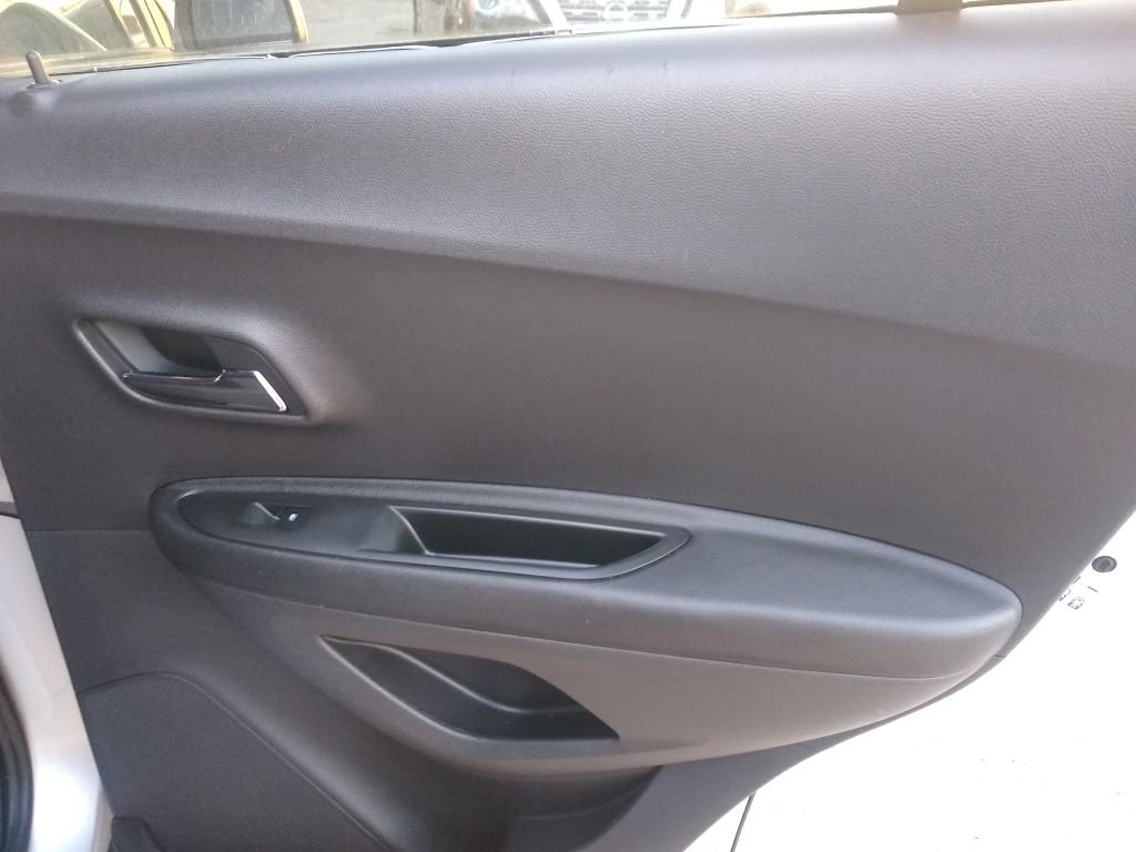 Used 2018 Chevrolet Trax LS image 28