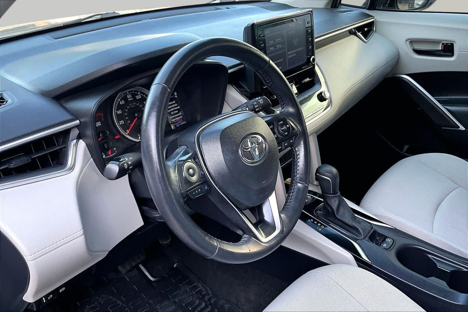 Used 2022 Toyota Corolla Cross LE FWD image 17