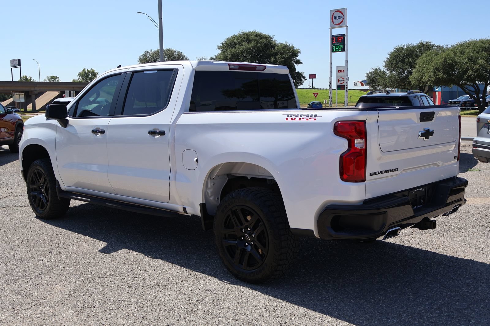Used 2024 Chevrolet Silverado 1500 LT Trail Boss w/ Convenience Package II AWD/4WD image 13