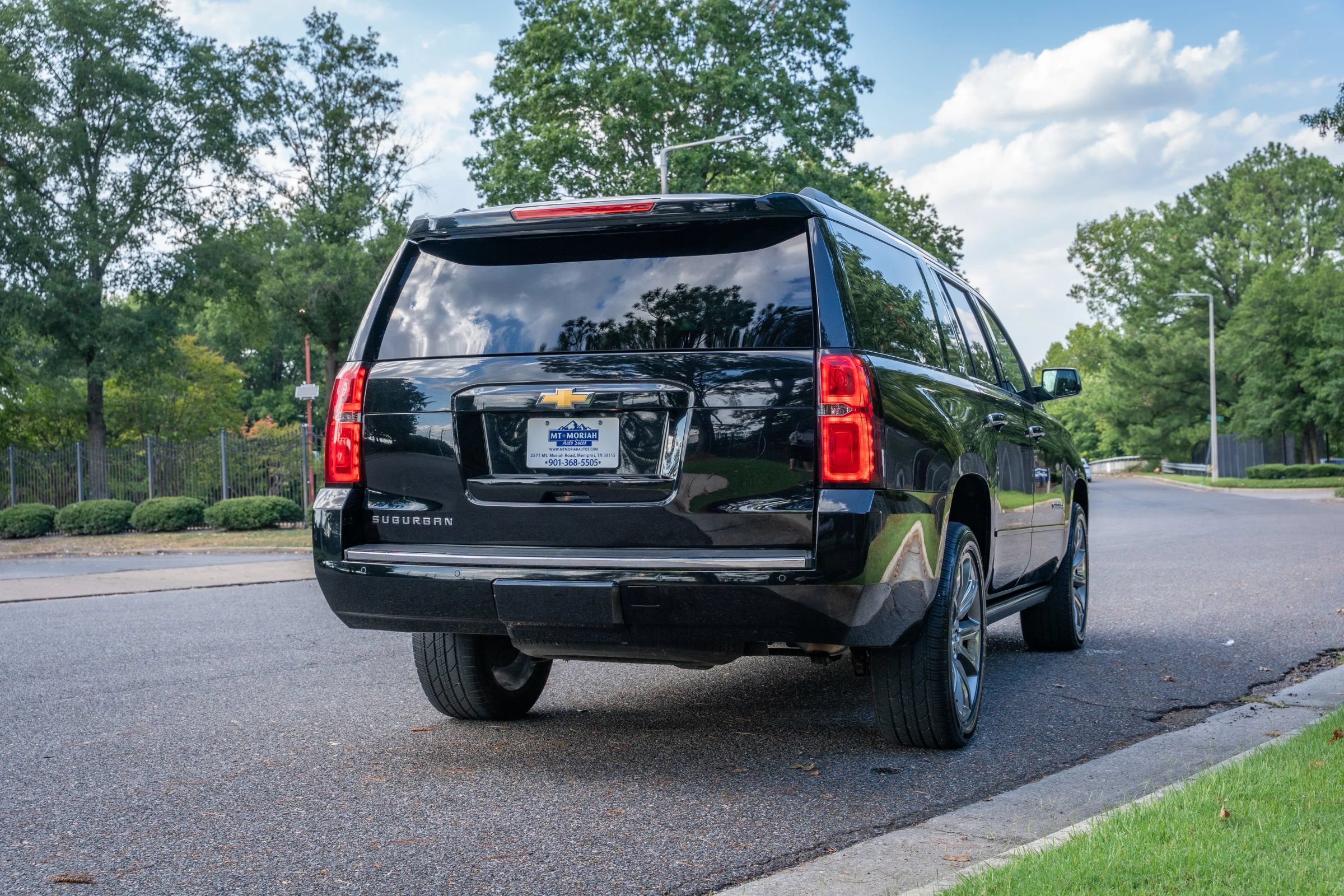 Used 2016 Chevrolet Suburban LTZ AWD/4WD image 6