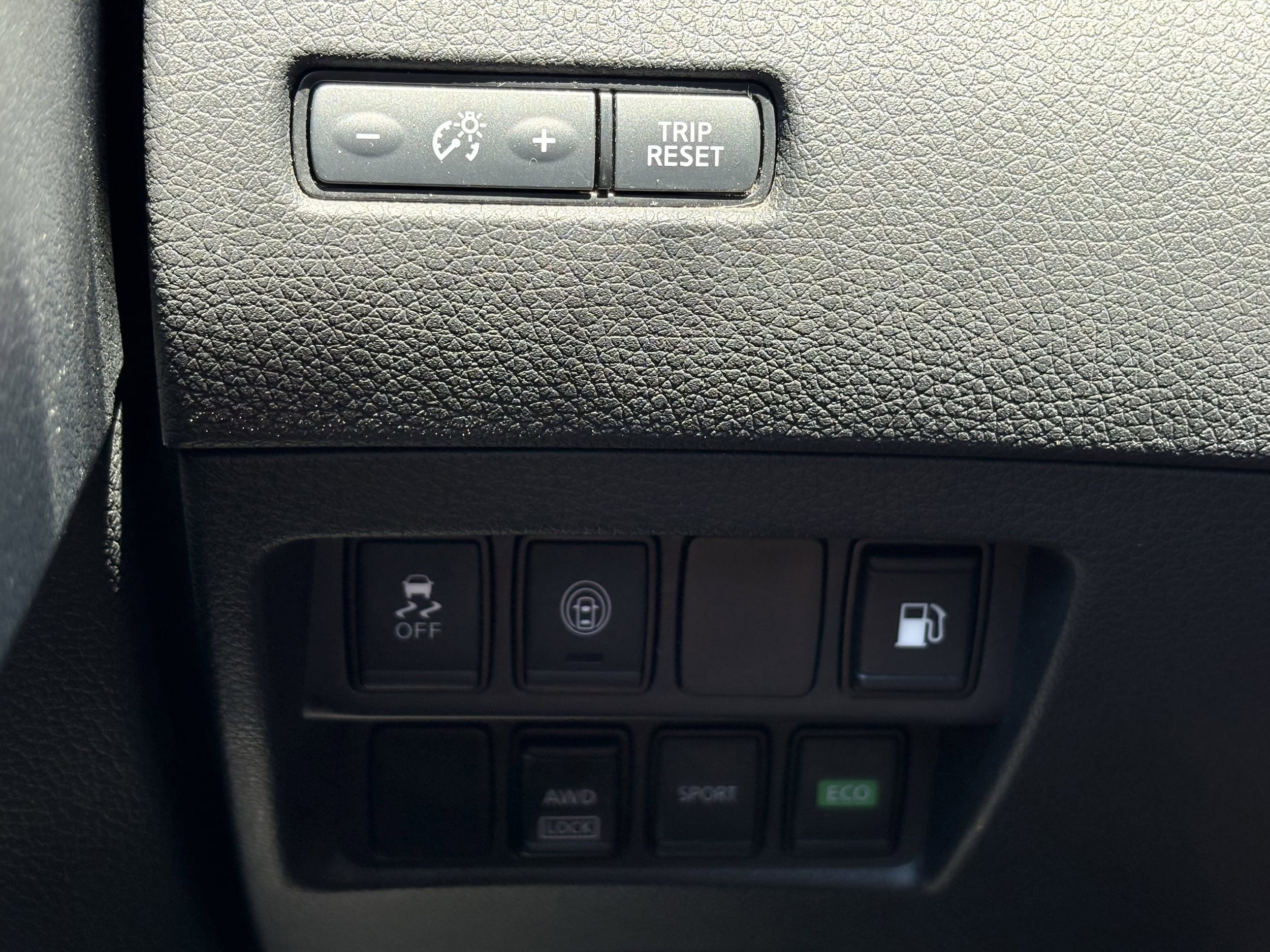 Used 2020 Nissan Rogue S AWD/4WD image 17