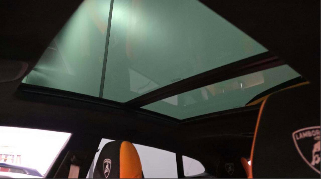 Used 2022 Lamborghini Urus image 21