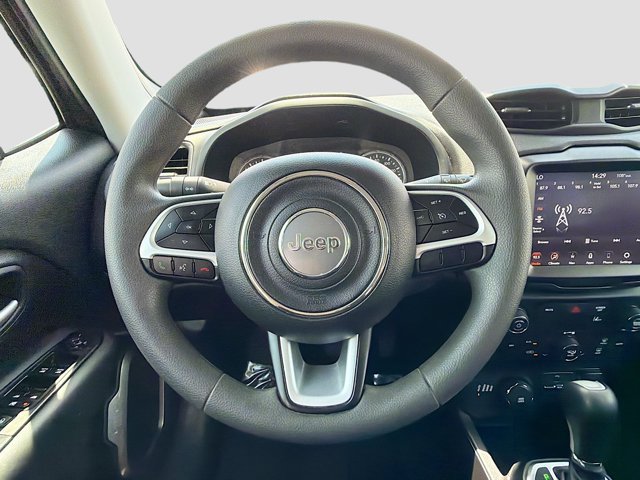 Used 2023 Jeep Renegade Latitude AWD/4WD image 12