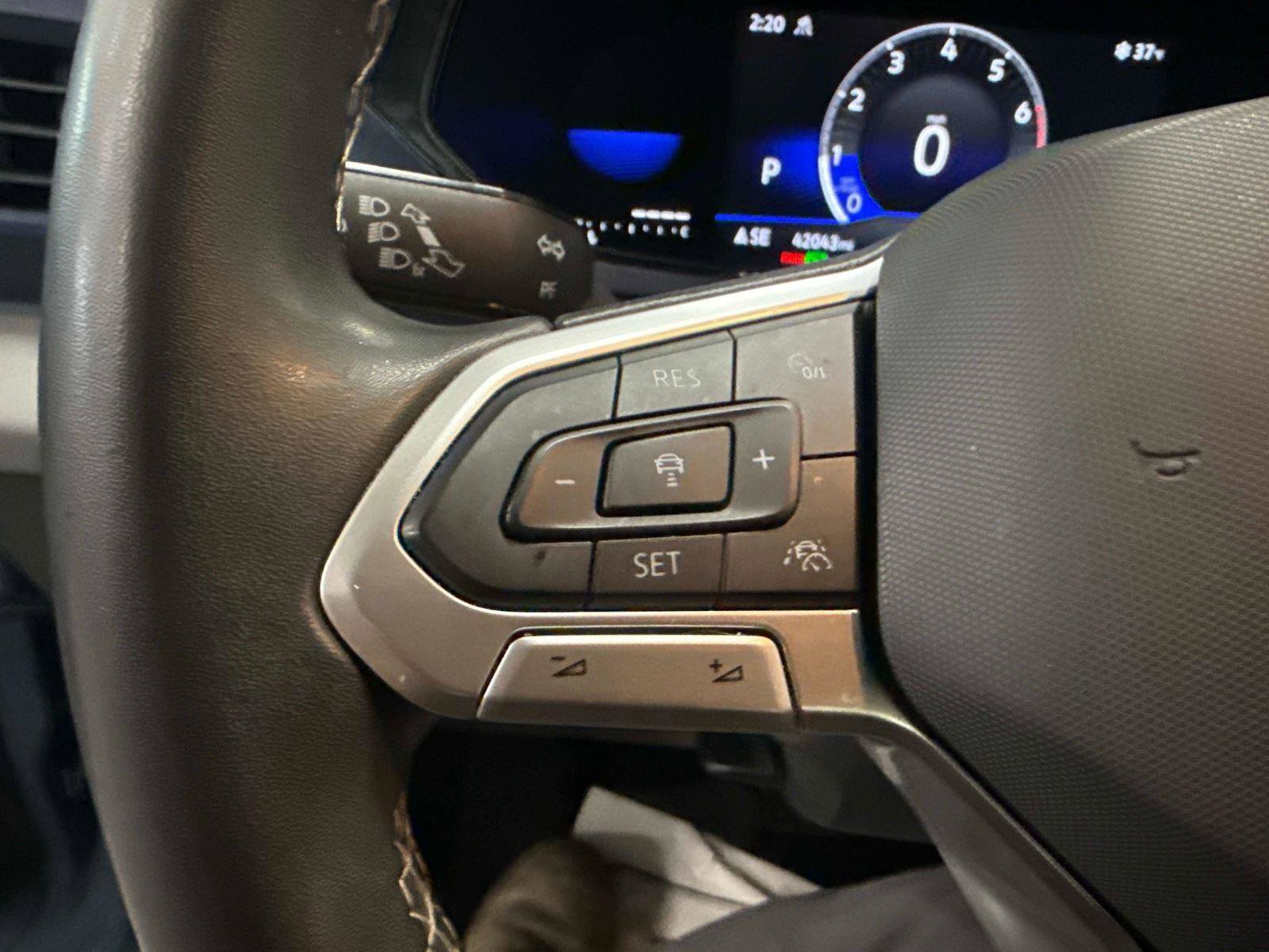 Certified 2022 Volkswagen Taos SE w/ IQ.Drive SE Package image 29