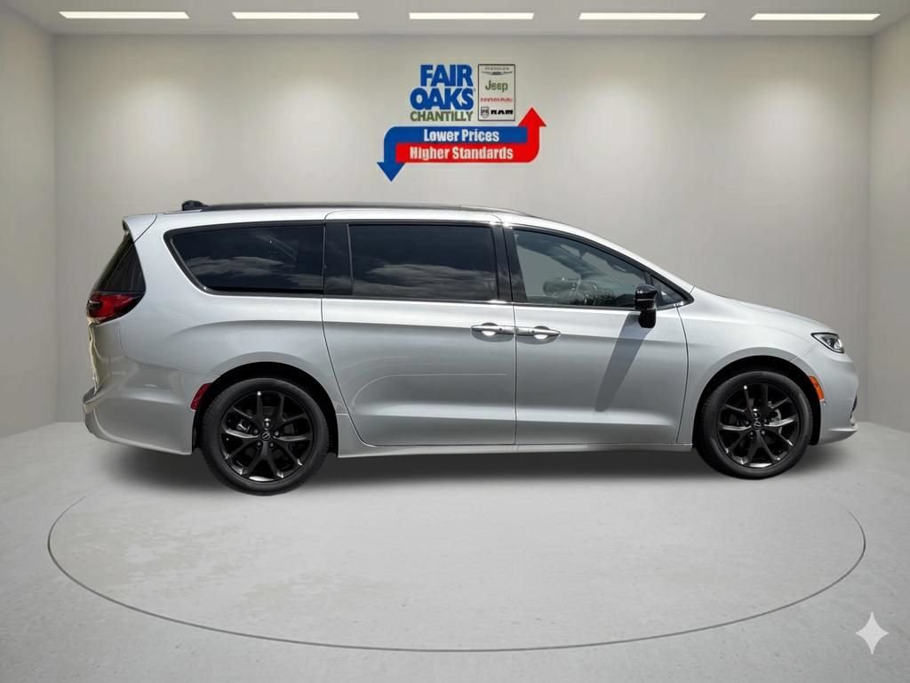New 2026 Chrysler Pacifica Select w/ S Appearance Package FWD image 6