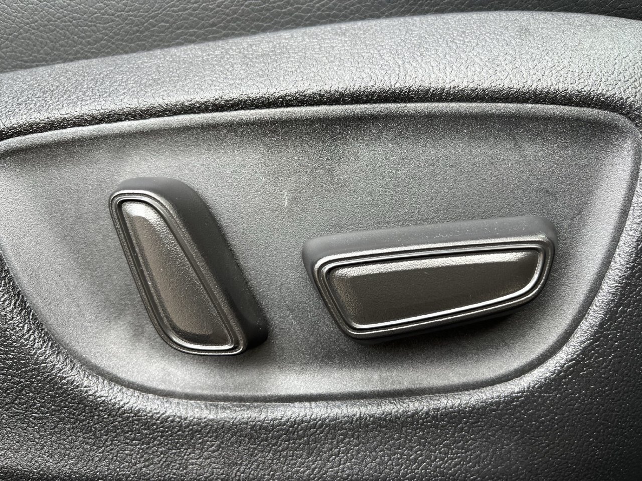Used 2025 Toyota Sienna Platinum FWD image 26