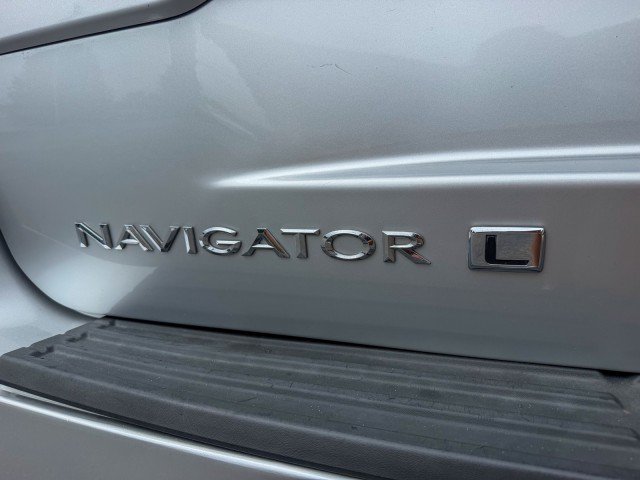 Used 2017 Lincoln Navigator L Select RWD image 5