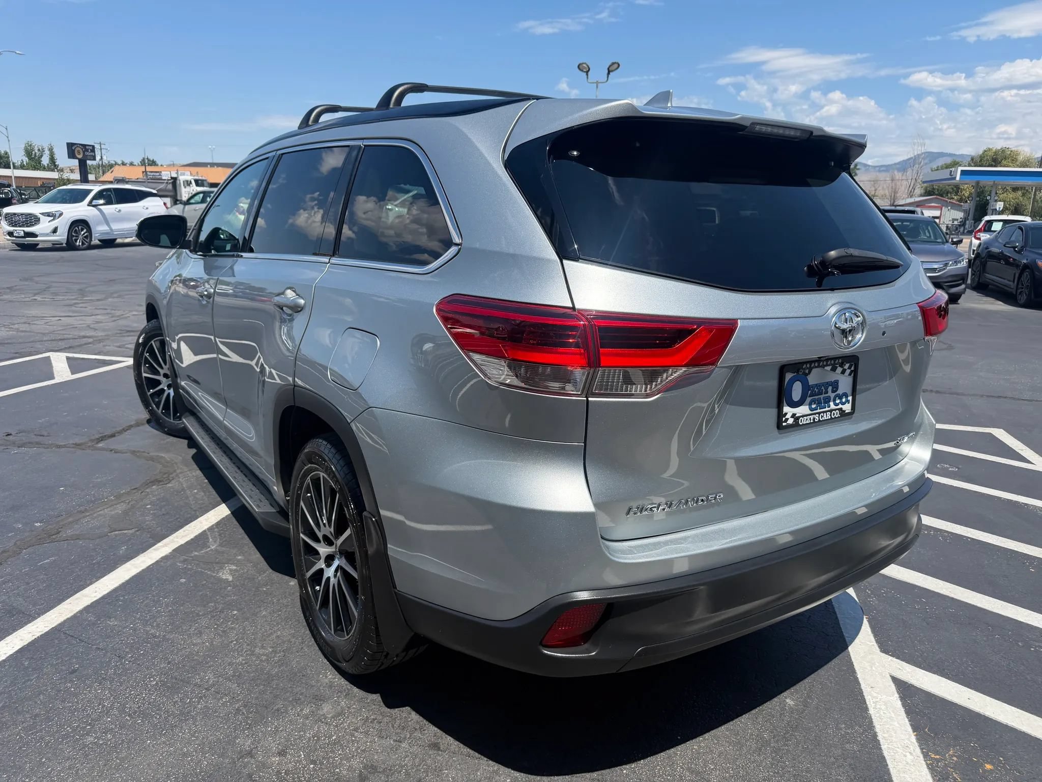 Used 2017 Toyota Highlander SE AWD/4WD image 5